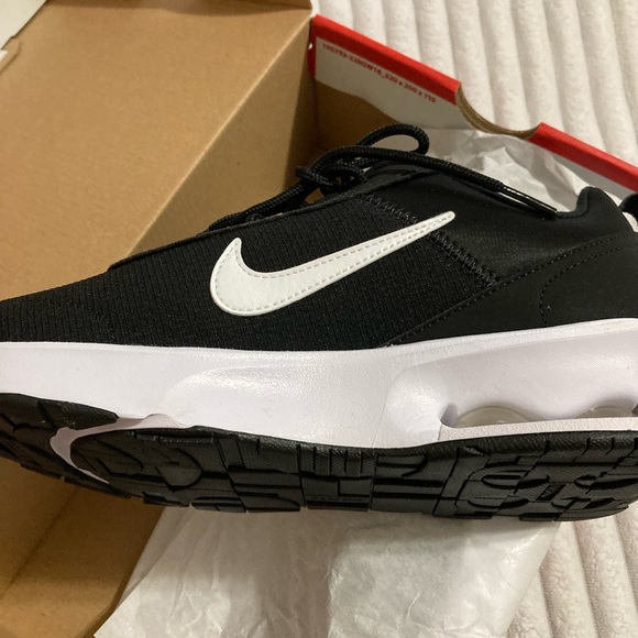 Brand New Ladies Nike - Picture 2 of 12